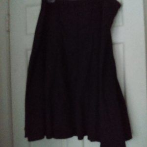 Jones New York Black with embroidered design A lined full skirt unlined 20w